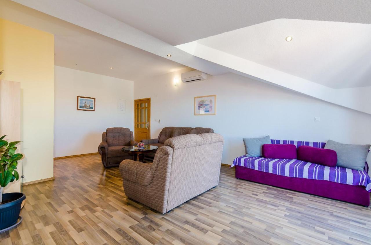 Apartments Zrno 챠브타트 외부 사진