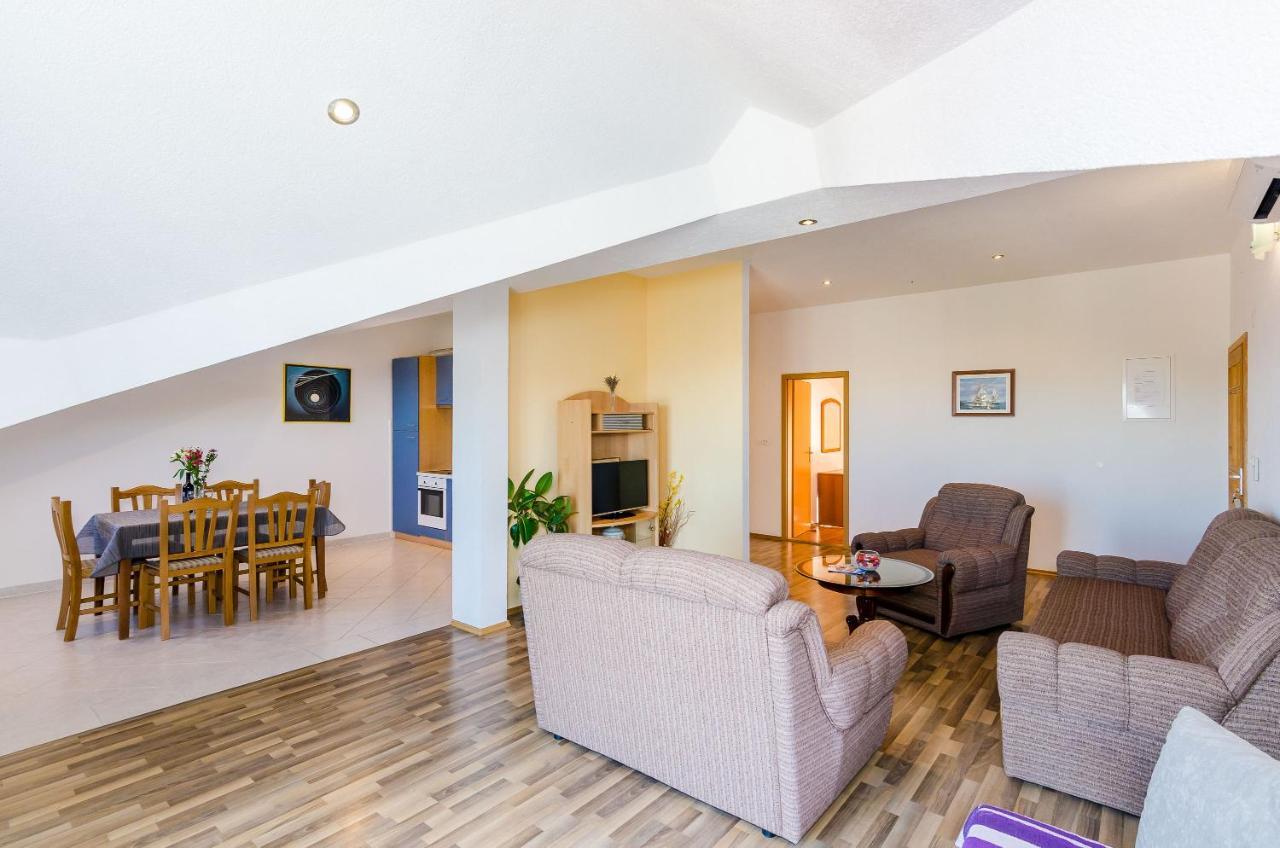 Apartments Zrno 챠브타트 외부 사진