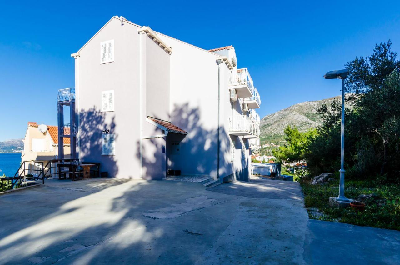 Apartments Zrno 챠브타트 외부 사진