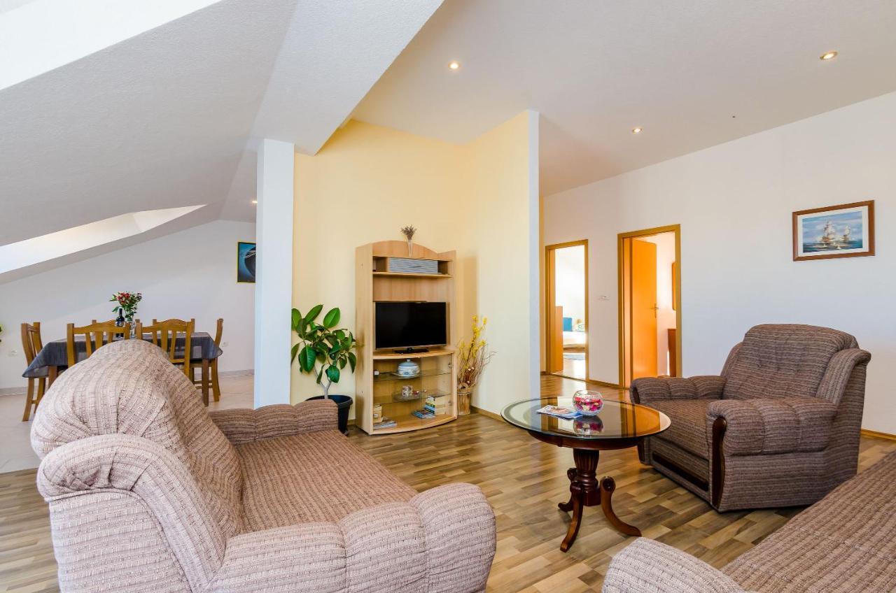 Apartments Zrno 챠브타트 외부 사진