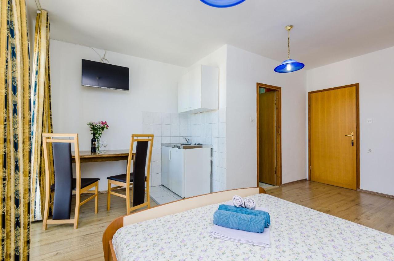 Apartments Zrno 챠브타트 외부 사진