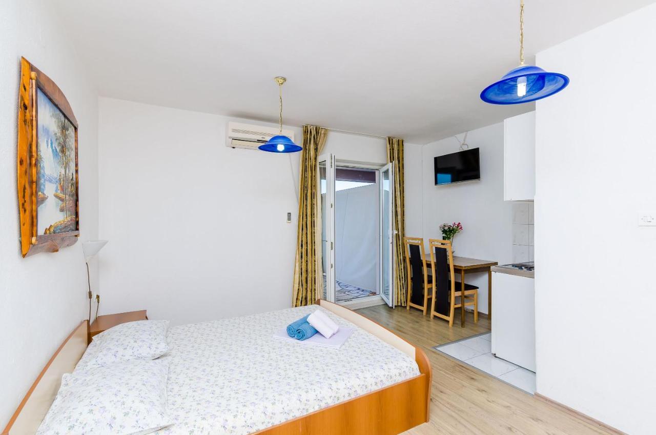 Apartments Zrno 챠브타트 외부 사진