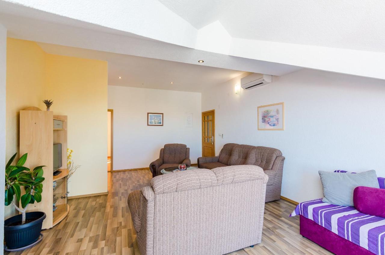 Apartments Zrno 챠브타트 외부 사진