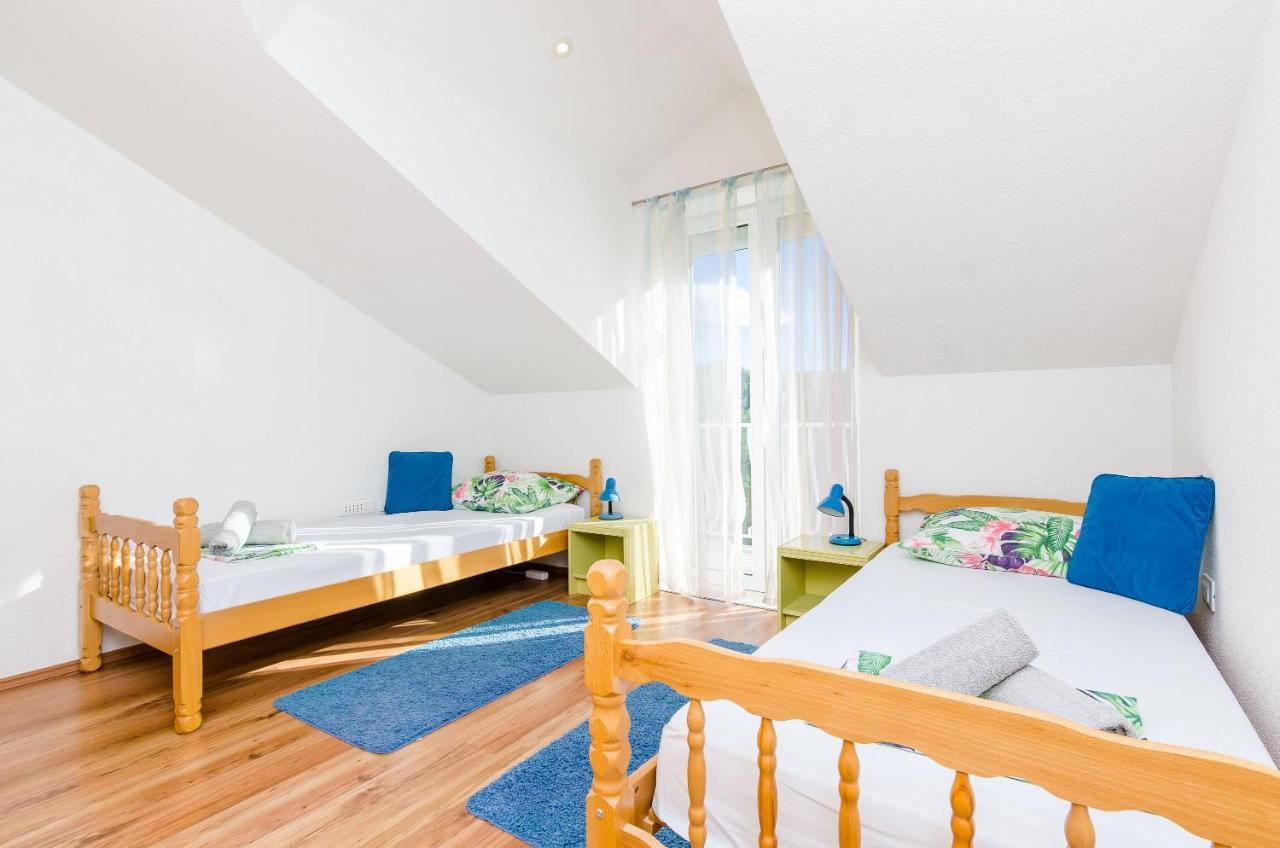 Apartments Zrno 챠브타트 외부 사진
